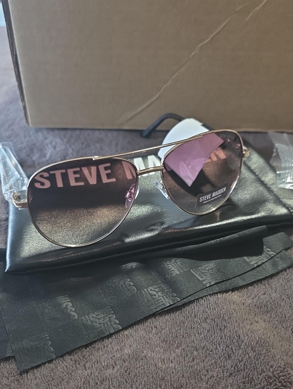 NWT Steve Madden Wedley Gold Aviator Sunglasses with Case & Cloth
